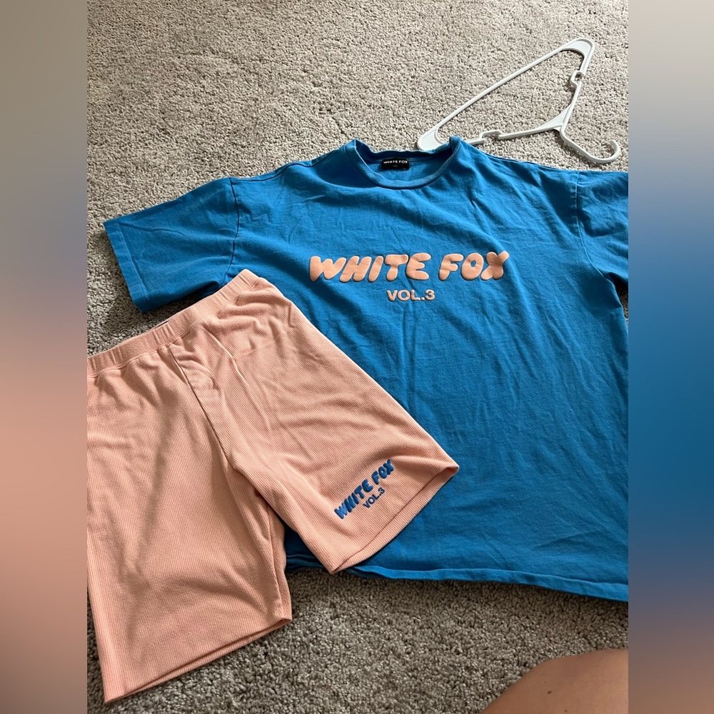 White fox lounge set
